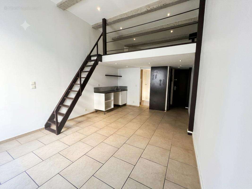 Appartement à MARSEILLE-6E