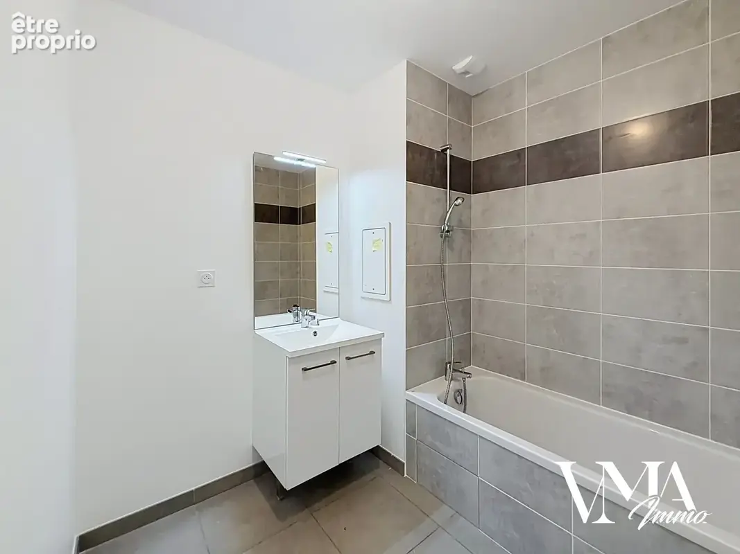 La Tour-de-Salvagny , Appartement T4 de 80 m2 avec terrasse et stationnements - photo 5