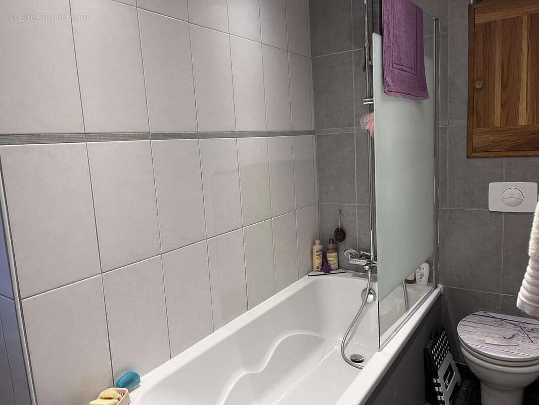 Salle de bains - Maison à LACAPELLE-MARIVAL