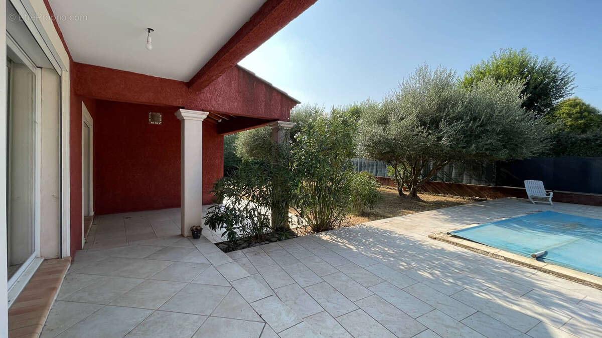 A 10 minutes d'Uzès, villa de plain-pied avec jardin, piscine et pool-house - photo 4