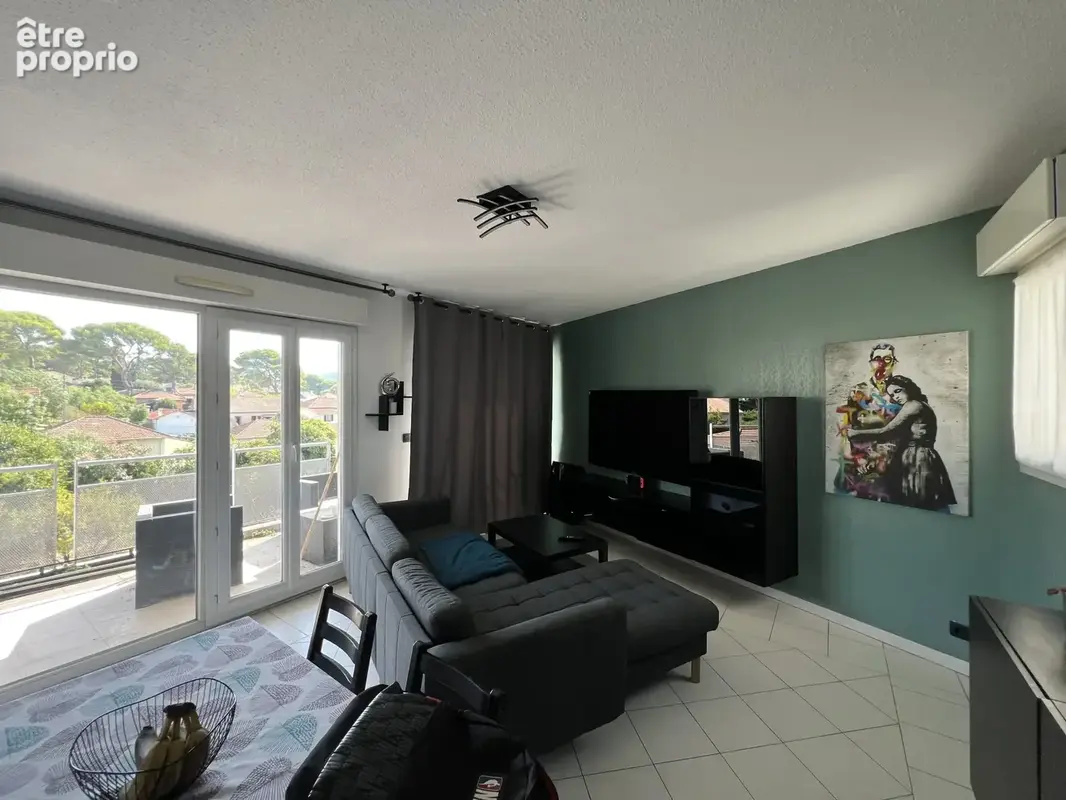 À vendre Le Cannet   T3 lumineux avec terrasse, garage et cave - photo 2
