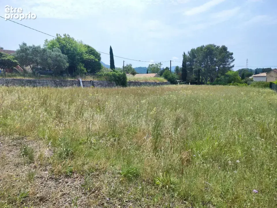 Terrain à LA CRAU