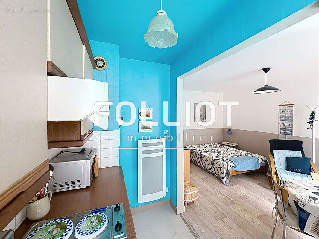 Appartement 1 pièce à vendre au centre-ville de Granville, exposition sud - photo 3