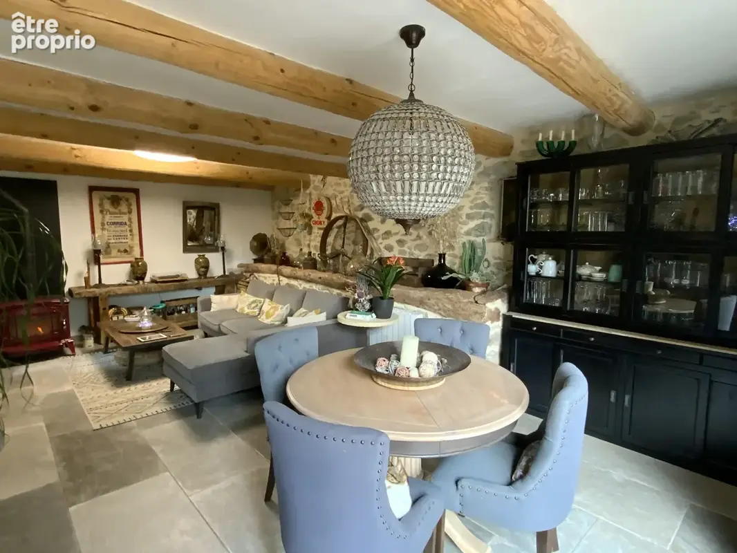 Maison en pierre rénovée avec jardin arboré. - photo 7