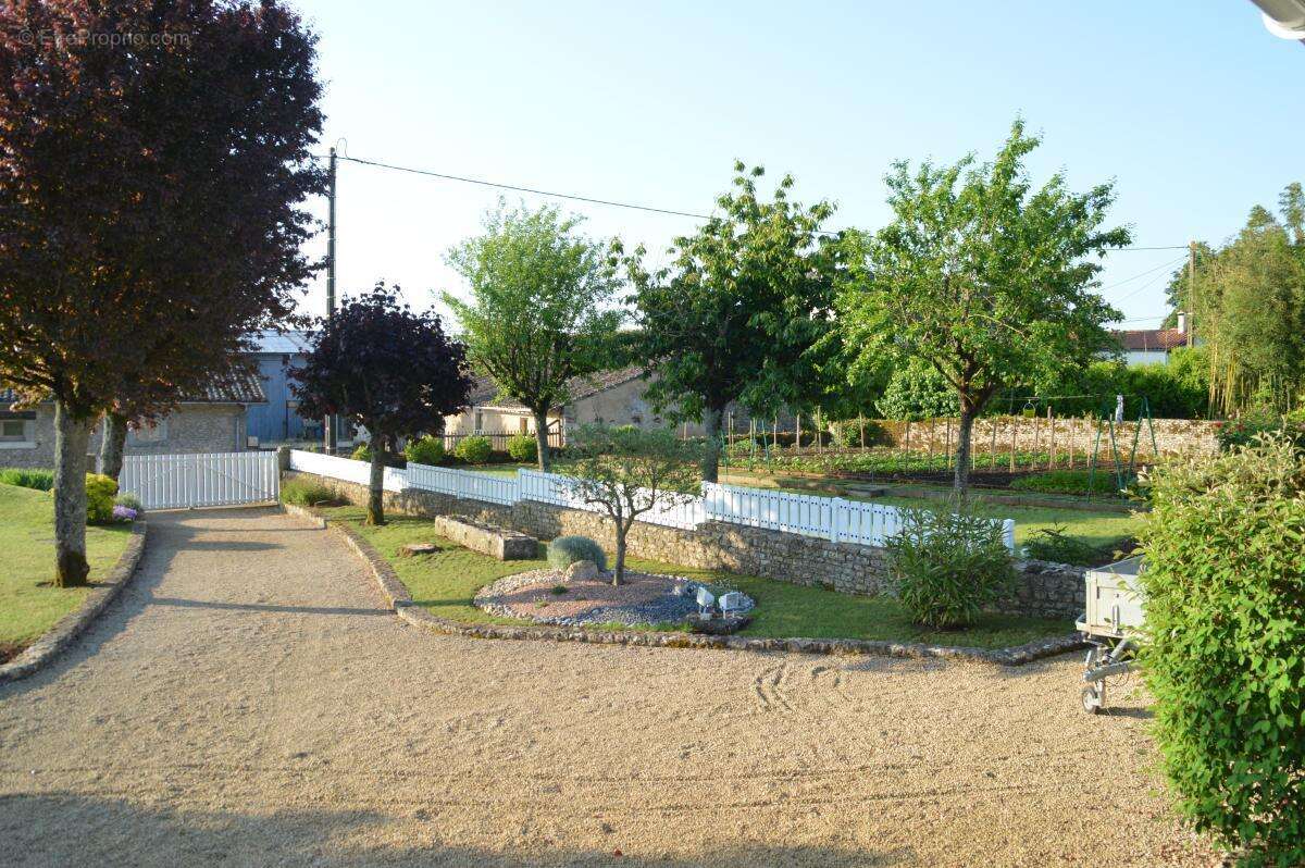 Maison 155 m² à Auge  - photo 2