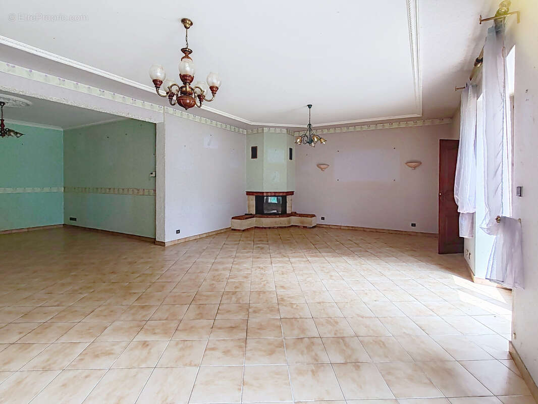 Maison à LAMORVILLE
