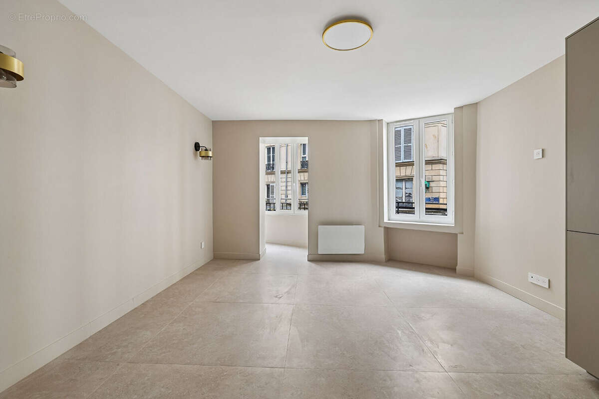 Appartement à PARIS-18E