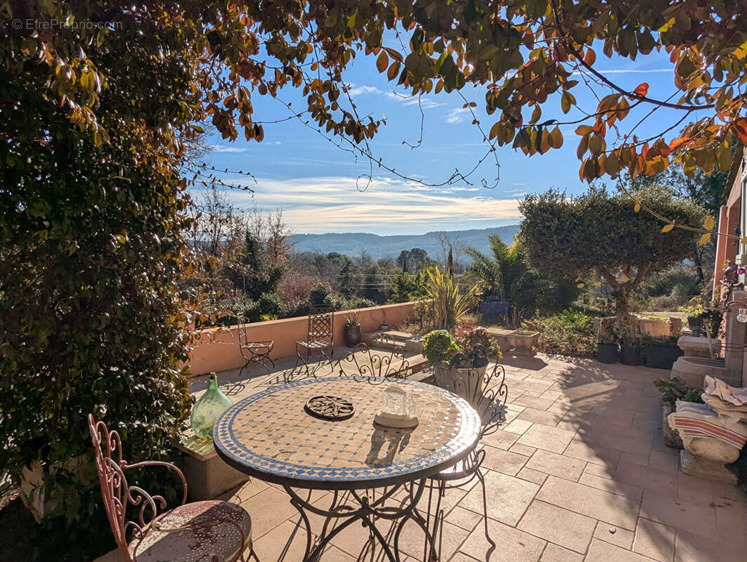 Maison à VILLECROZE