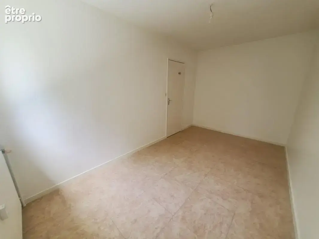 Beau t3 au 3eme etage avec balcon et cave - photo 8