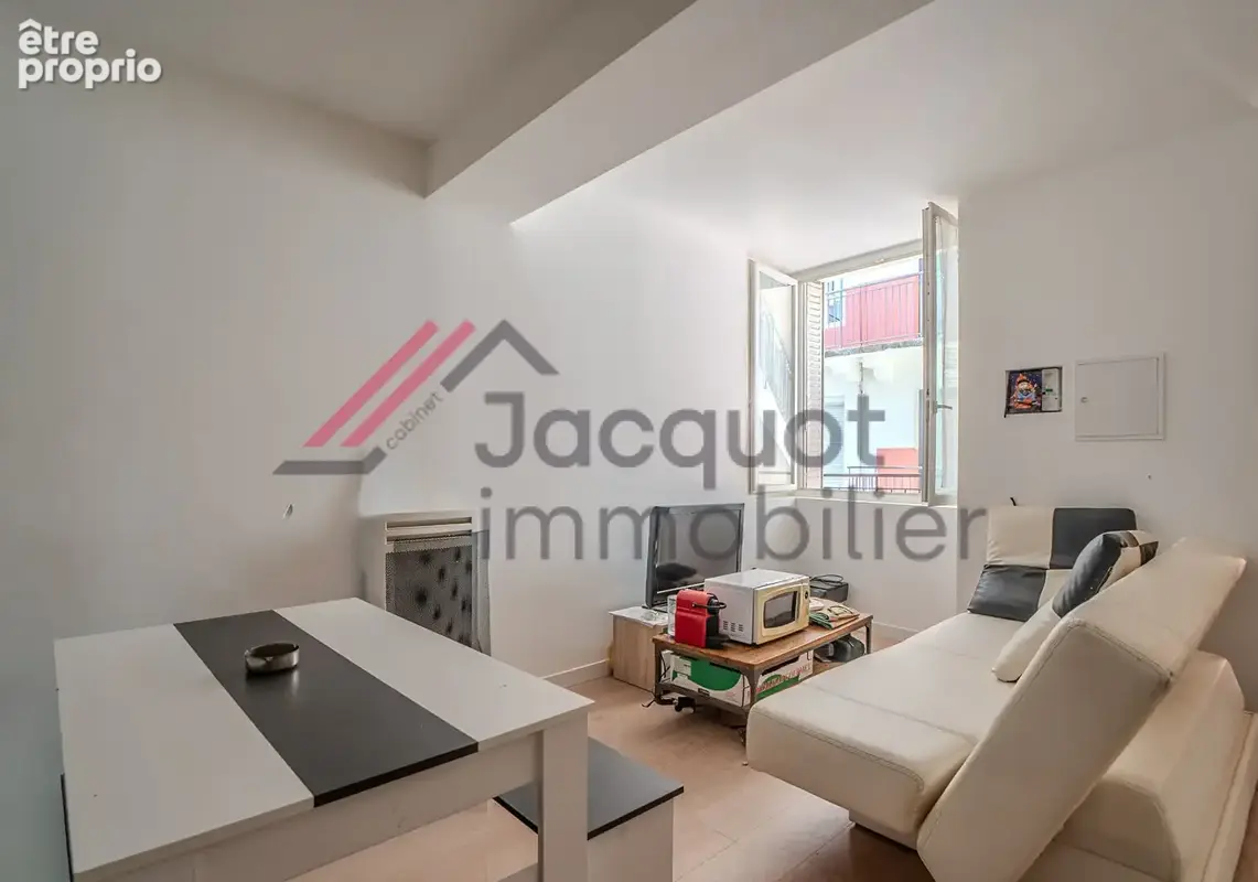 Appartement 2 pièces 38 m² à vendre à Lons-Le-Saunier (39000) - photo 2