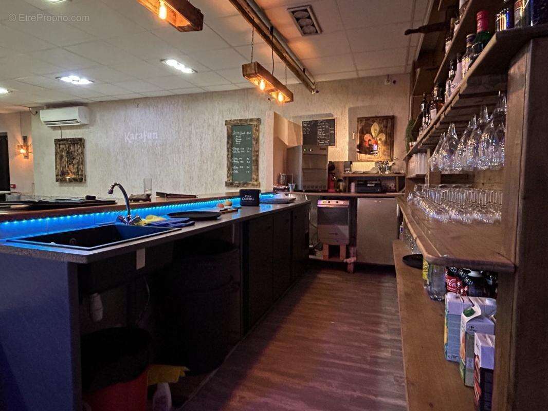 Commerce à L'AIGUILLON