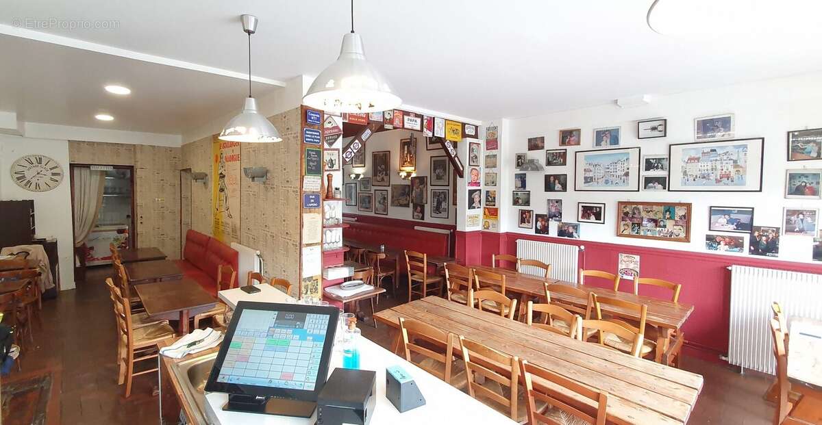 salle avec bar - Commerce à SAINT-DENIS