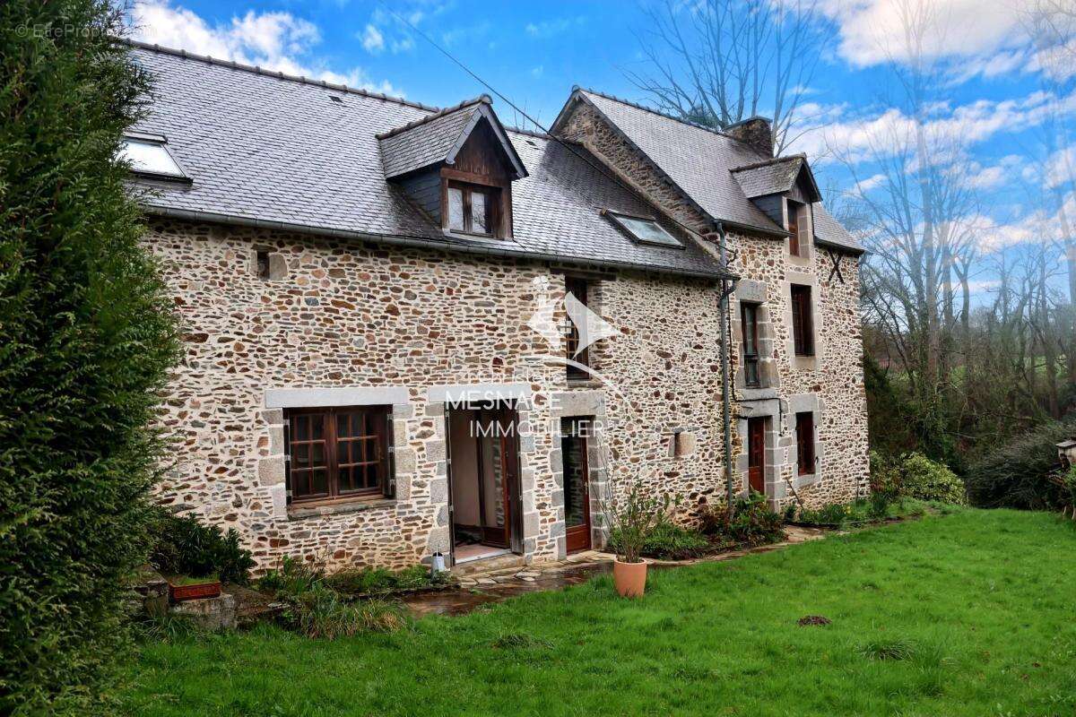 Maison à LANGROLAY-SUR-RANCE