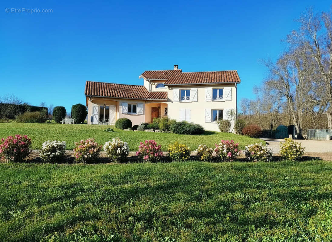 Maison à SALAGNON