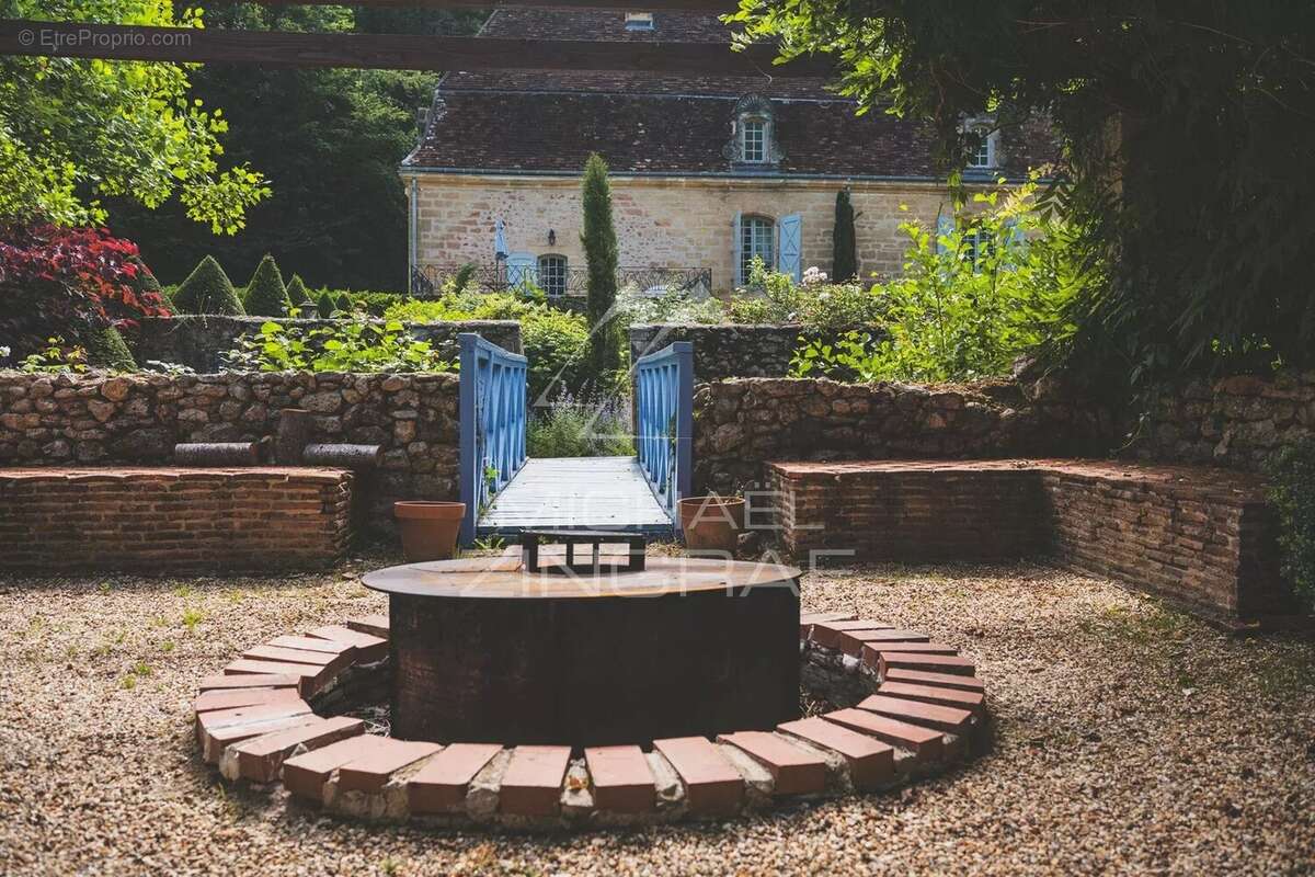 Maison à MAUZENS-ET-MIREMONT