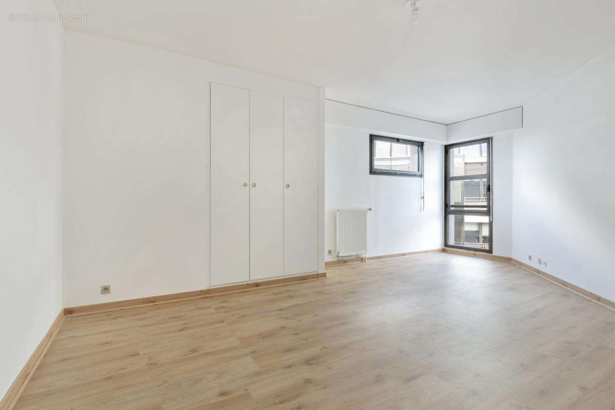Appartement à LEVALLOIS-PERRET