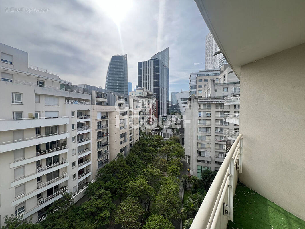 Appartement à COURBEVOIE