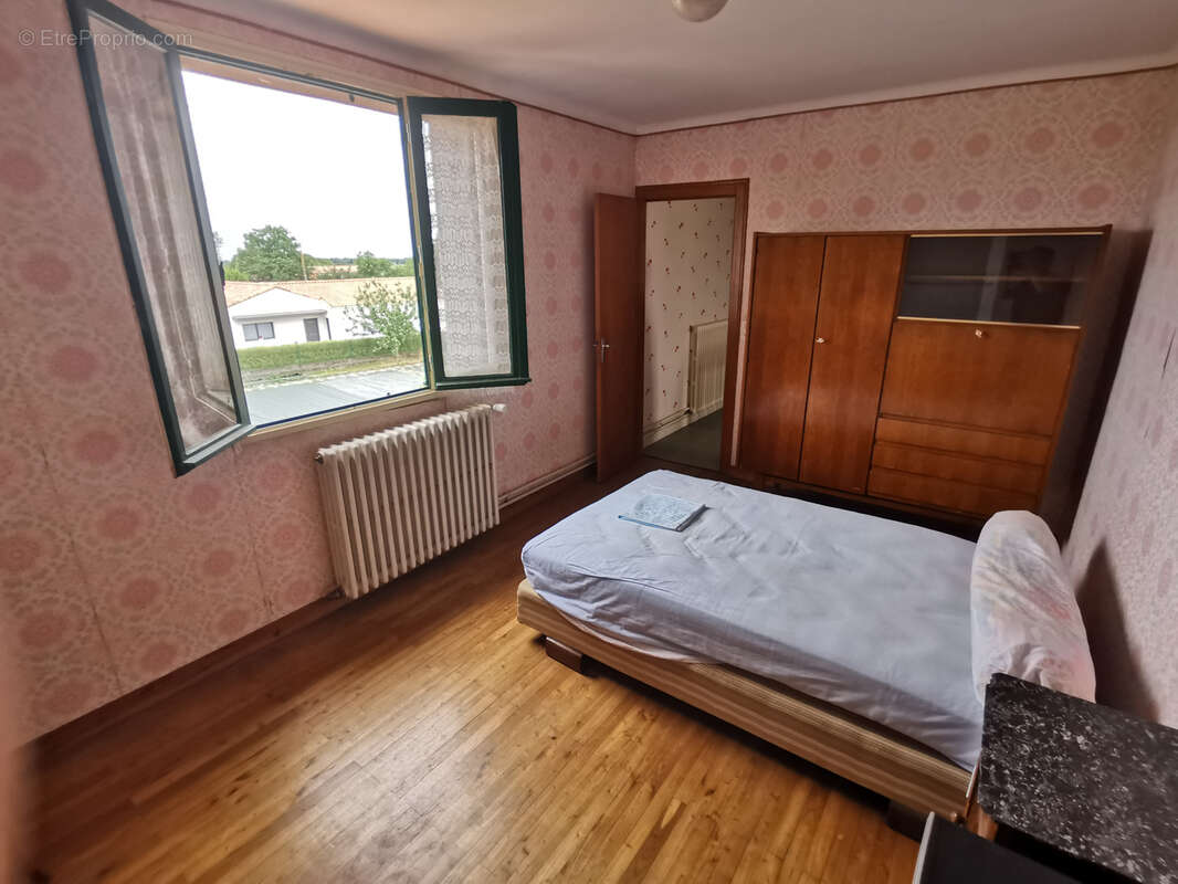 Maison à LES LANDES-GENUSSON