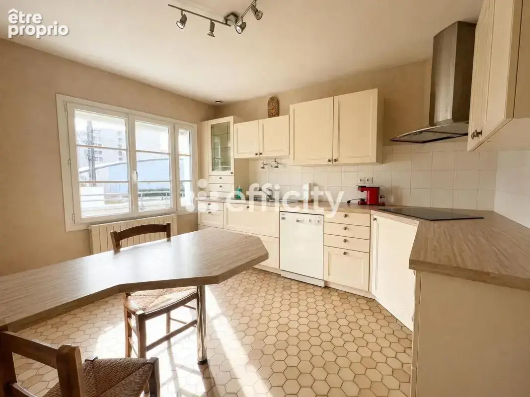 Maison 140 m² à Joue-Les-Tours  - photo 5
