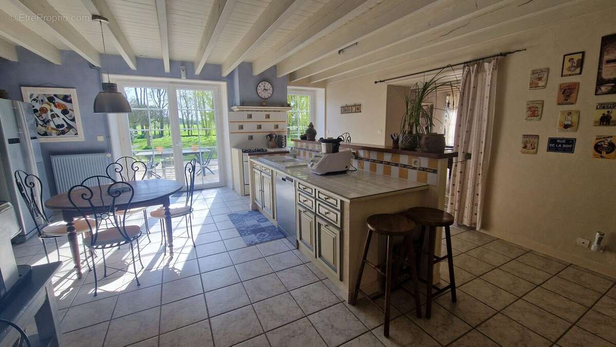 Maison 199 m² à Saint-Martin-De-Bernegoue  - photo 3