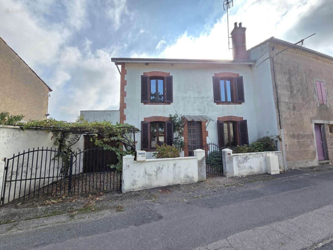 Maison à SAIL-LES-BAINS