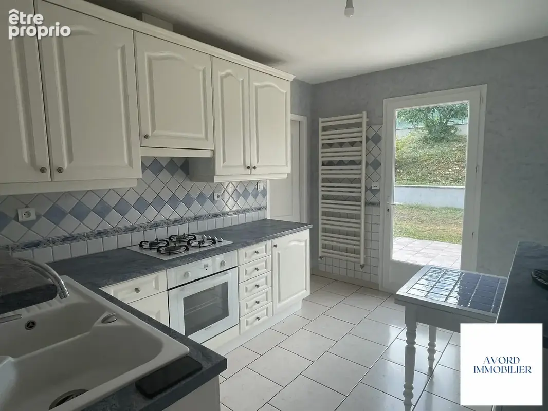 Maison 106 m² à Avord  - photo 5