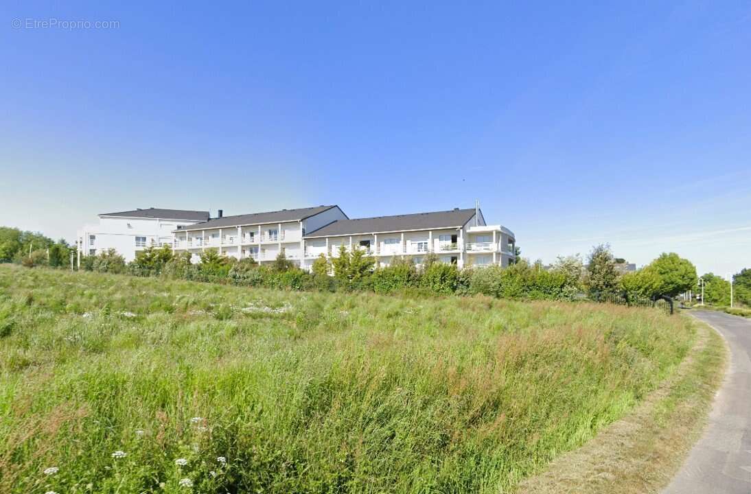 INVESTISSEMENT LOCATIF  GUICHEN  Résidence d'Affaires Cap West Guichen - 8,12 de rentabilité - photo 3
