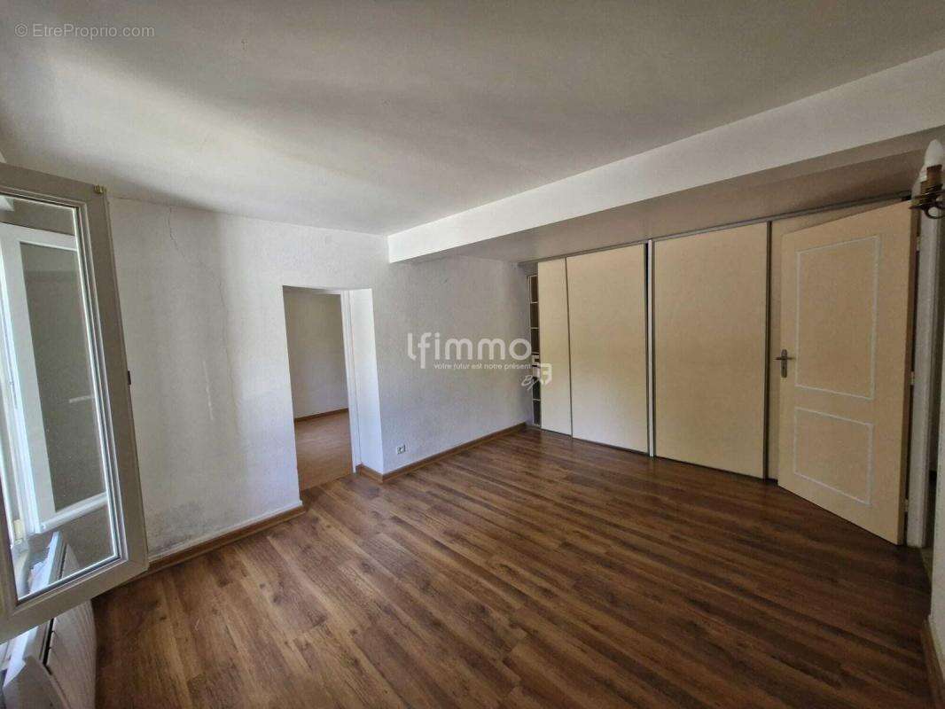 Maison à VILLENEUVE-LA-COMPTAL