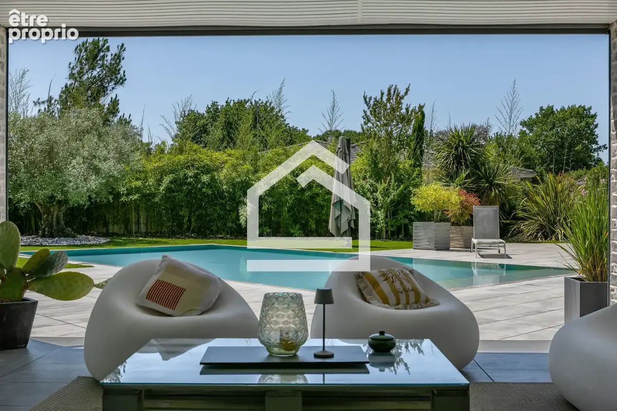 Saint Aubin de Médoc - Villa d'exception de 230 m2 avec dépendance de 30 m2, piscine et garage - photo 13