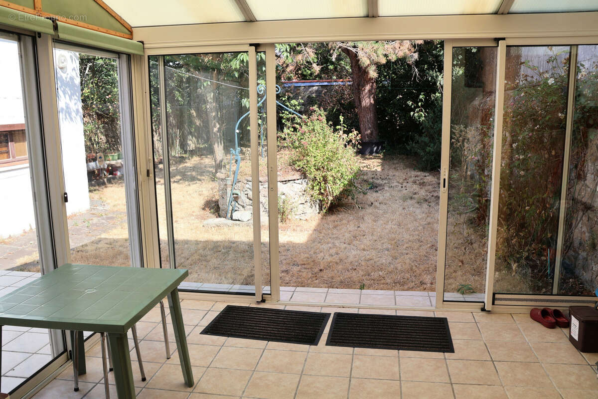 NANTES - Quartier Zola / Maison de plain-pied 2 chambres 340 m2 de terrain - photo 4