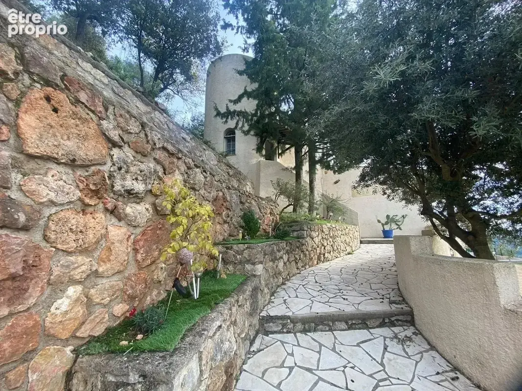 Draguignan : Maison 160 m2 , terrain 2.600 m2 - photo 2
