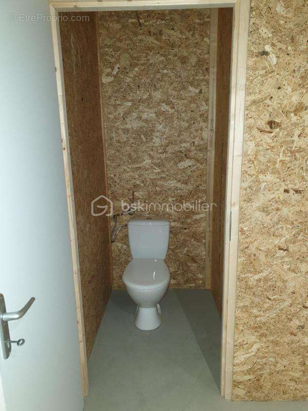 Commerce à COURLON-SUR-YONNE