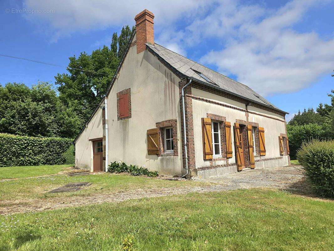 Maison à LA FERRIERE-AU-DOYEN