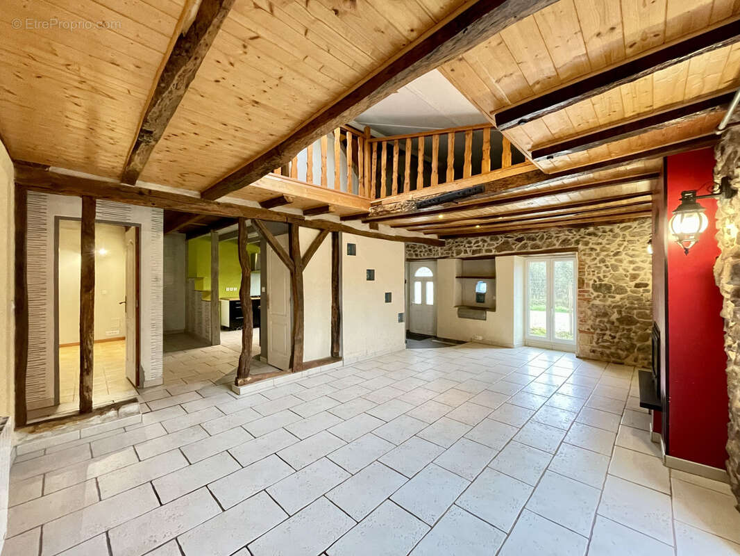 Maison à AVAILLES-LIMOUZINE