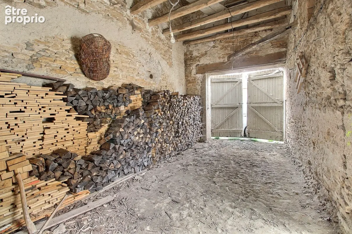 CHAMILLY, ancienne étable en pierre rénovée avec charme et dépendances - photo 16