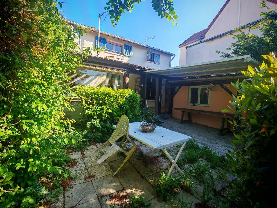 Maison à SARTROUVILLE