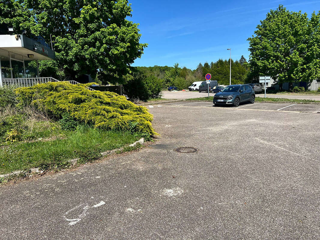 Commerce à VAL-DE-REUIL