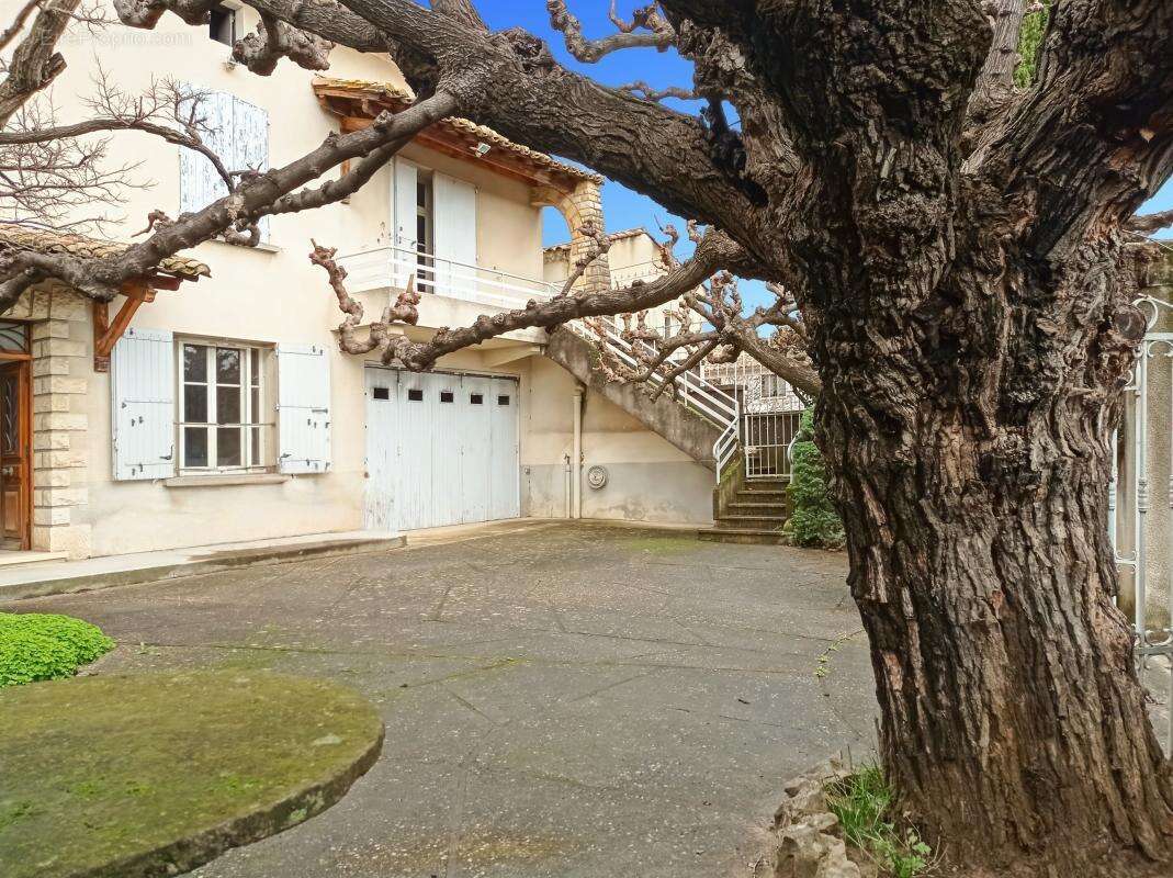 Maison à LAUDUN-L'ARDOISE