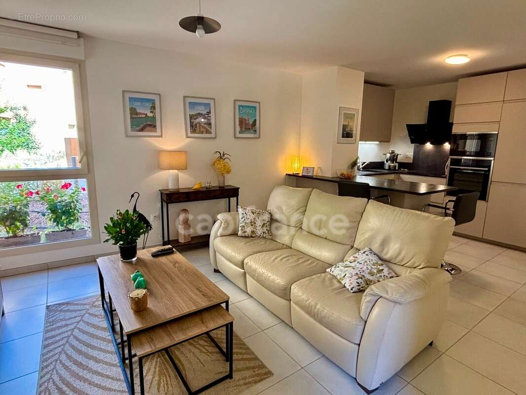 Appartement à vendre 4 pièces HYERES (83) - Plain pied - 2 parkings - 2 terrasses - photo 22