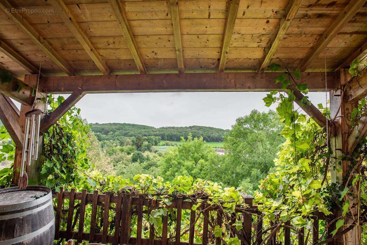 Maison à COUZE-ET-SAINT-FRONT