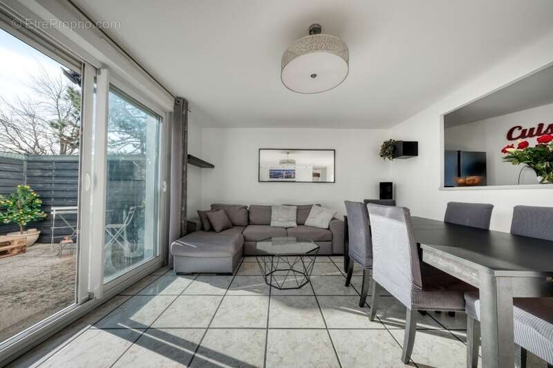 Appartement à LES CLAYES-SOUS-BOIS