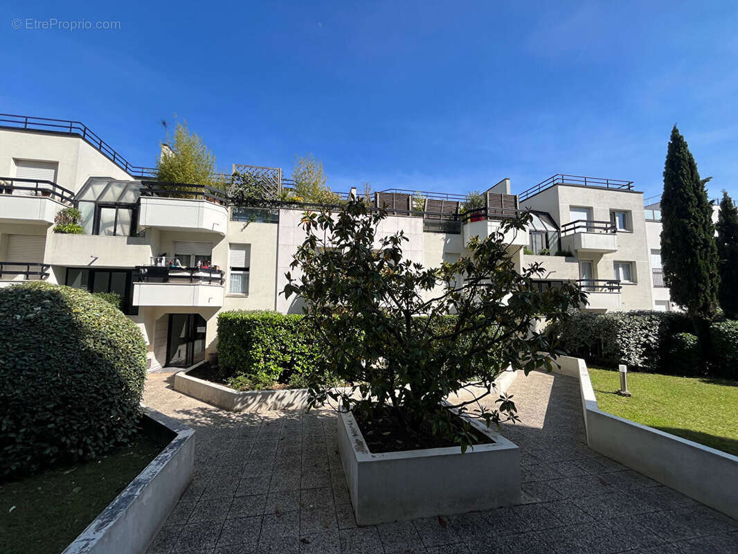 Appartement Suresnes / 2 pièces 35 m2 /  En parfait état et idéalement situé - photo 2