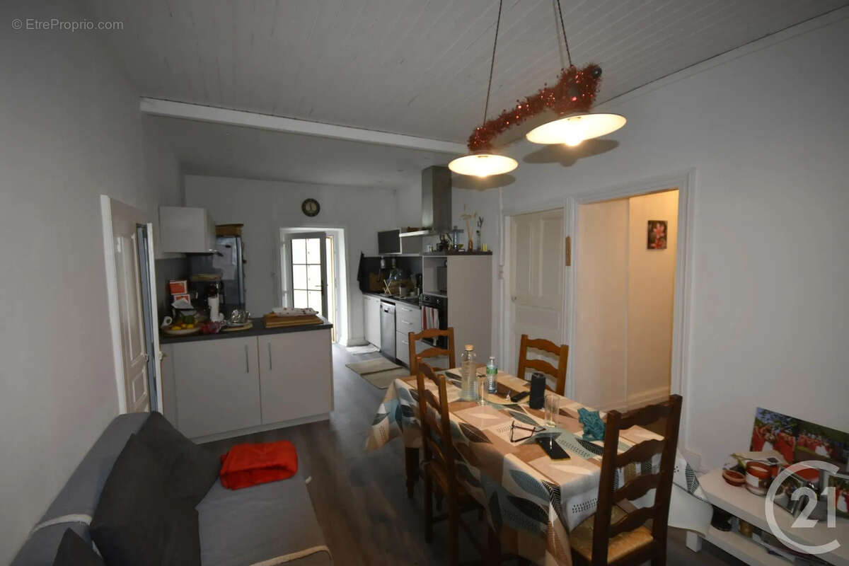 Maison à SAINT-MARTIN-D'OLLIERES