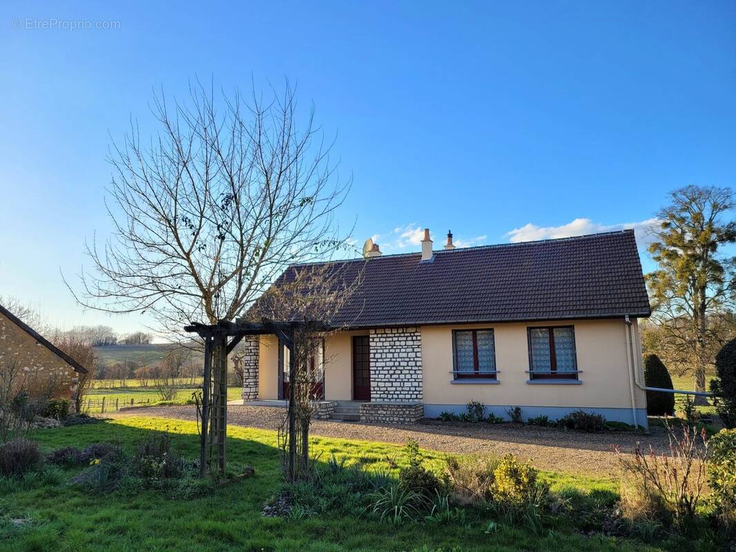 Maison à BELLOU-SUR-HUISNE