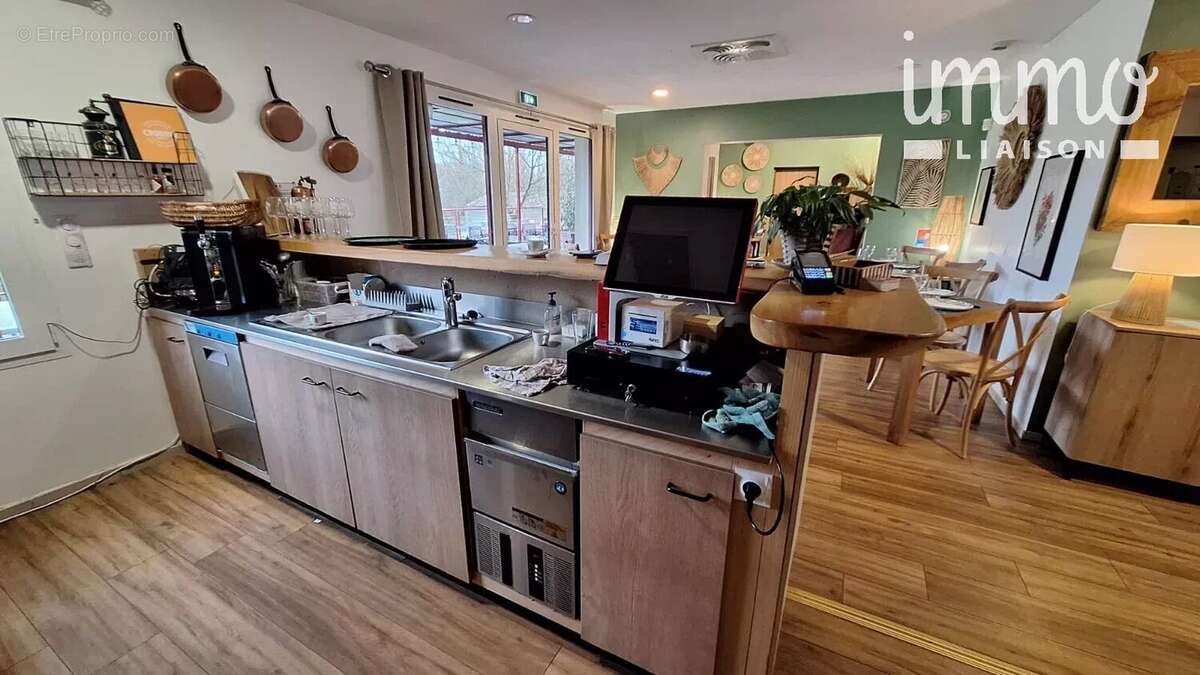 Commerce à SAINT-ANDRE-DE-CRUZIERES