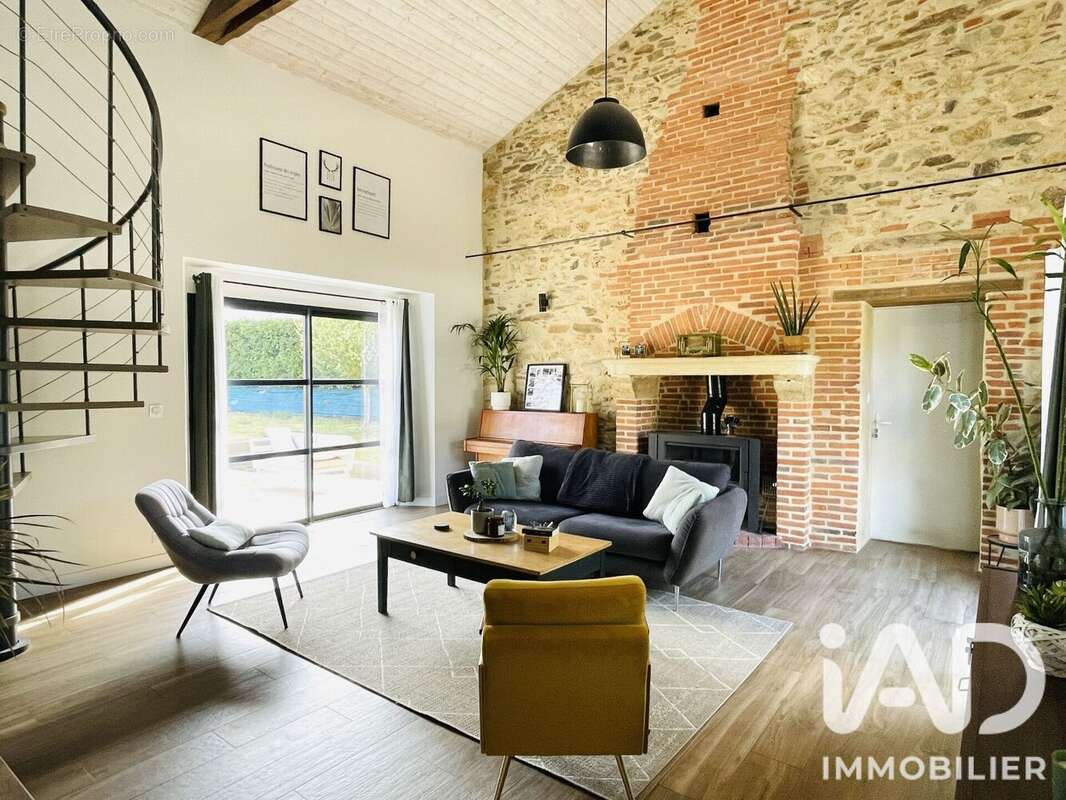 Photo 2 - Maison à CERNUSSON