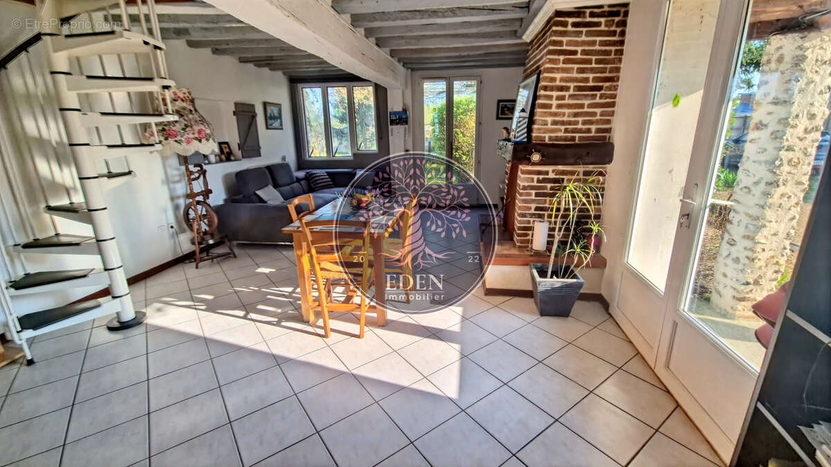 Maison à CHERISY