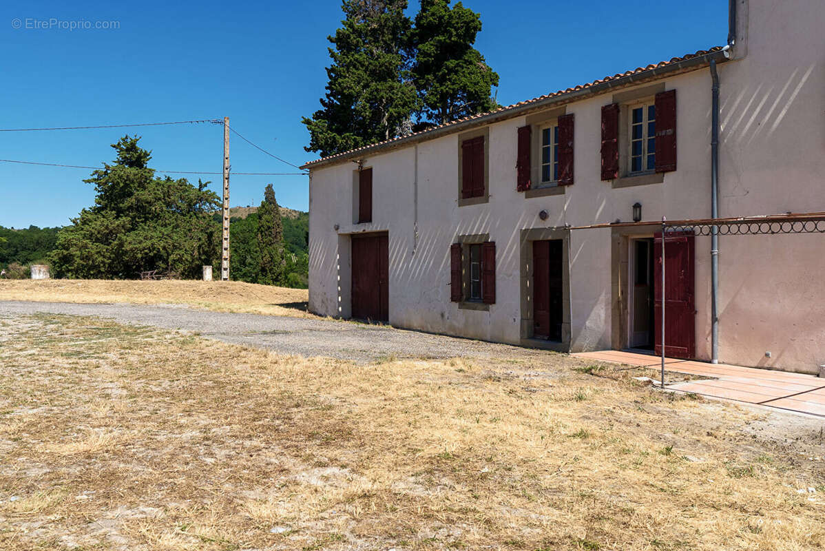 CARCASSONNE - RAZES Corps de ferme T12  976m² (412m² hab.) avec 2 logements, piscine, et dépendances, sur 1 hectare - photo 14