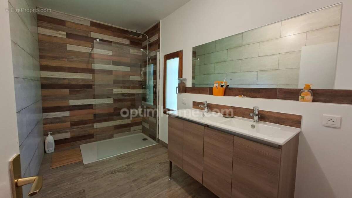 A Vendre Maison 237 m² double habitation possible et terrain arboré MEZEL (04) - photo 13