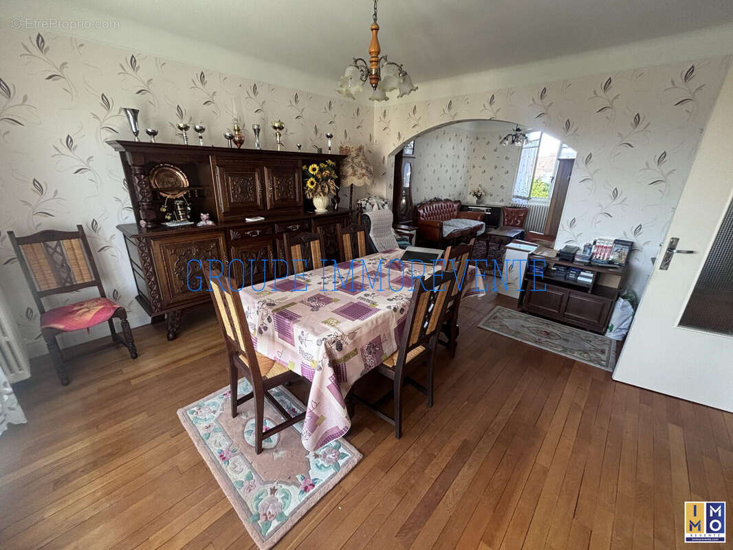 Maison à LA CHAPELLE-SAINT-URSIN